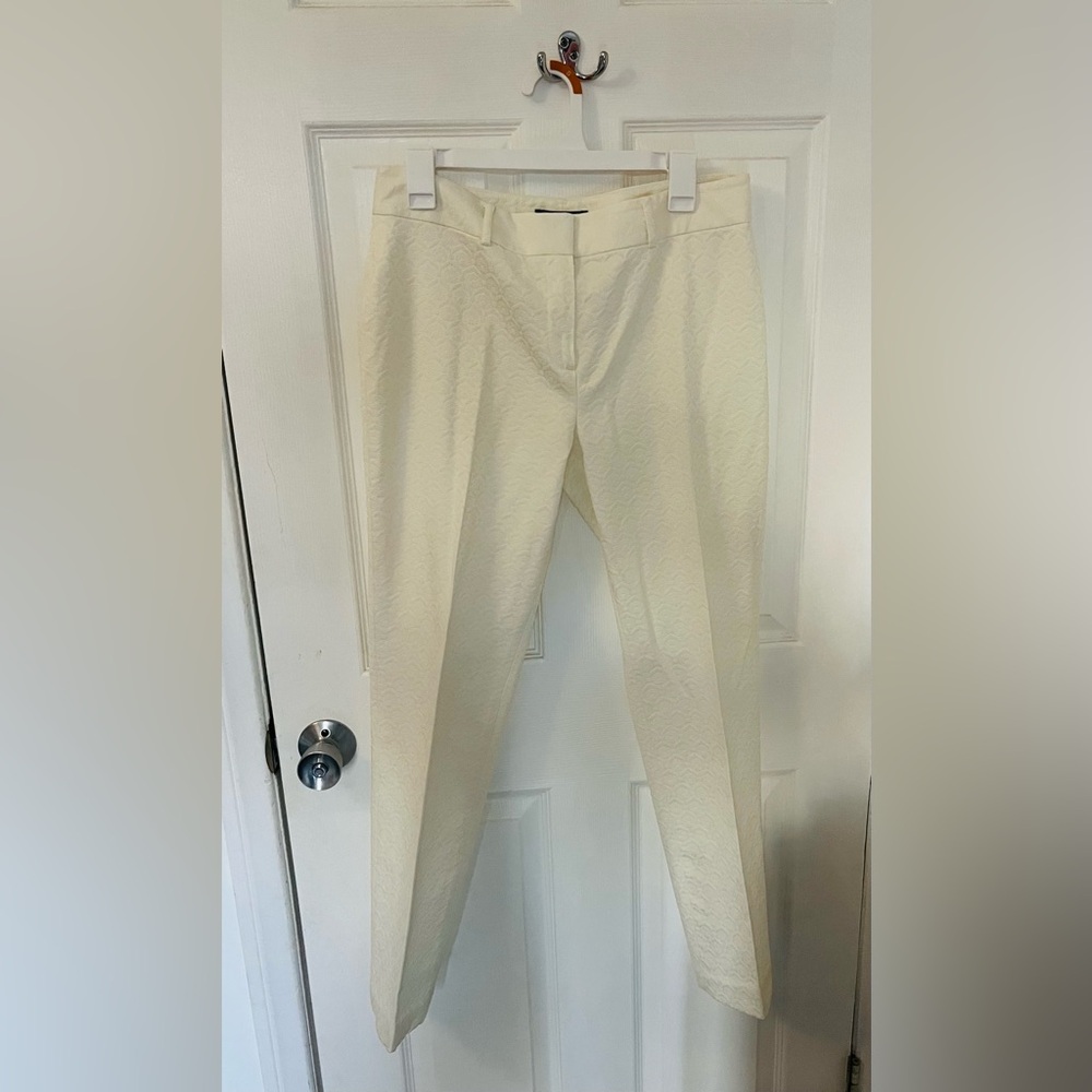 Albert Nipon Cream Creased Women’s Slacks Dress Pants size 6